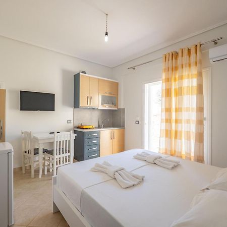Vila Celi Sarandë Exteriör bild
