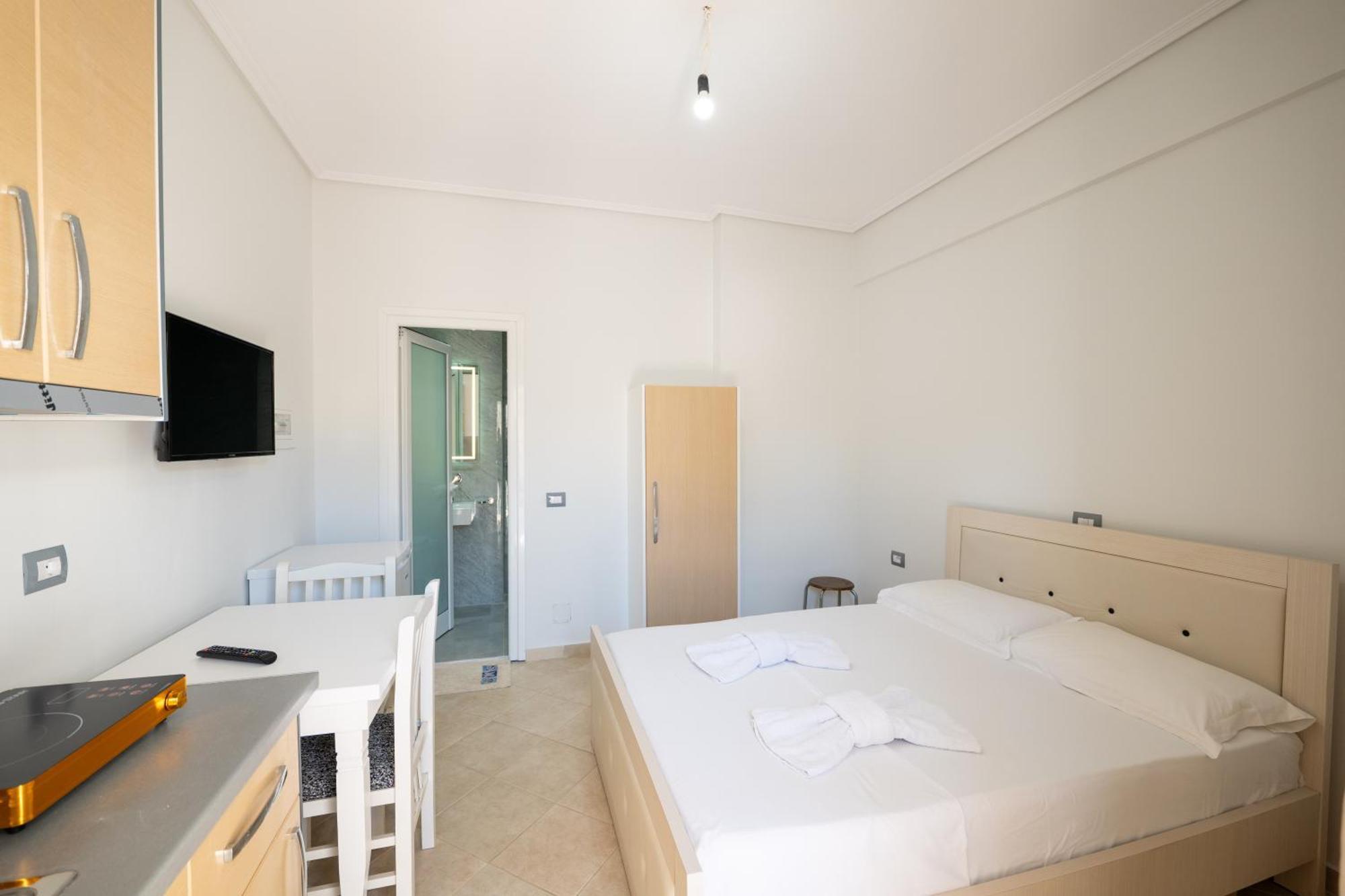 Vila Celi Sarandë Exteriör bild