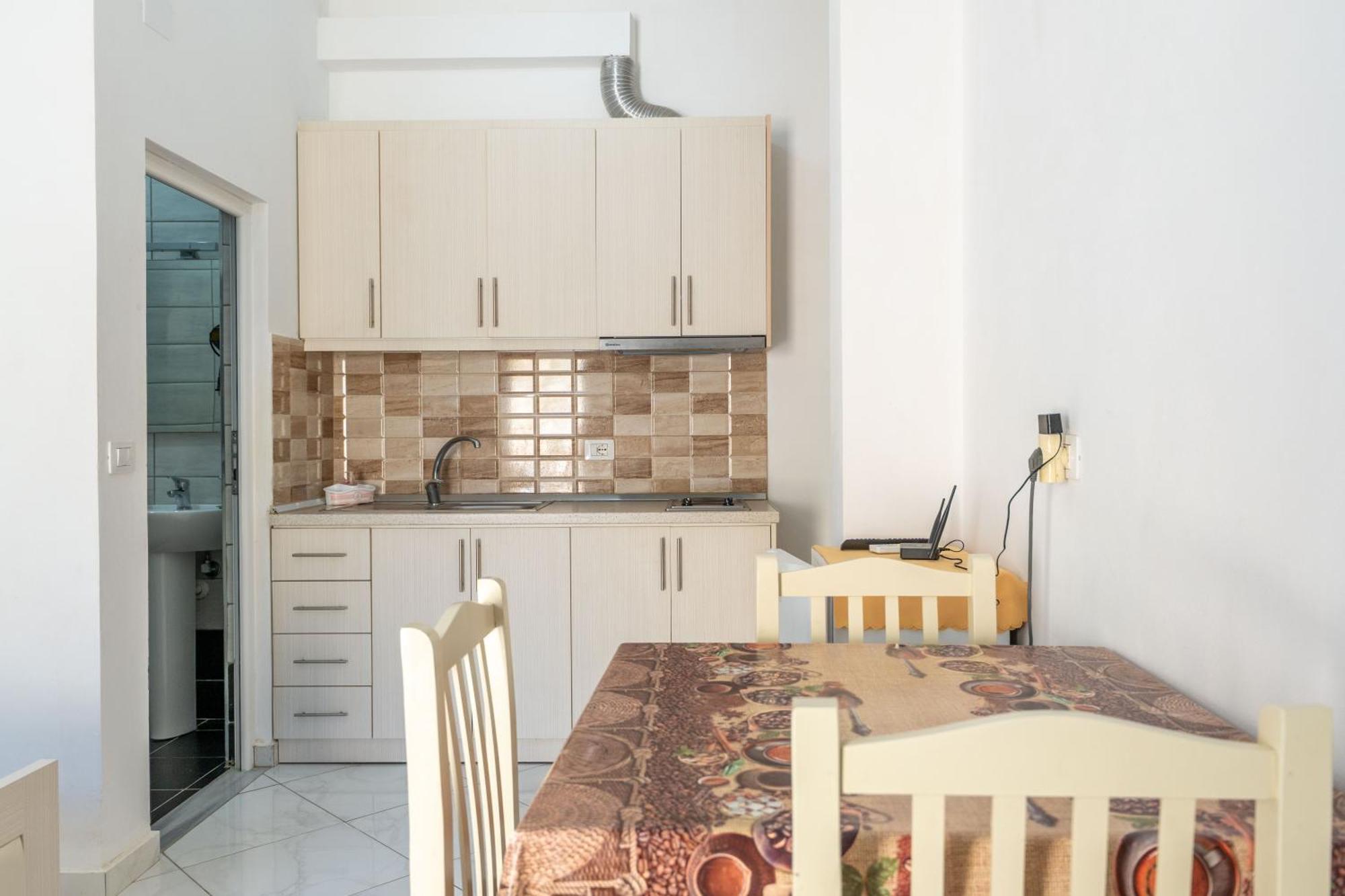Vila Celi Sarandë Exteriör bild