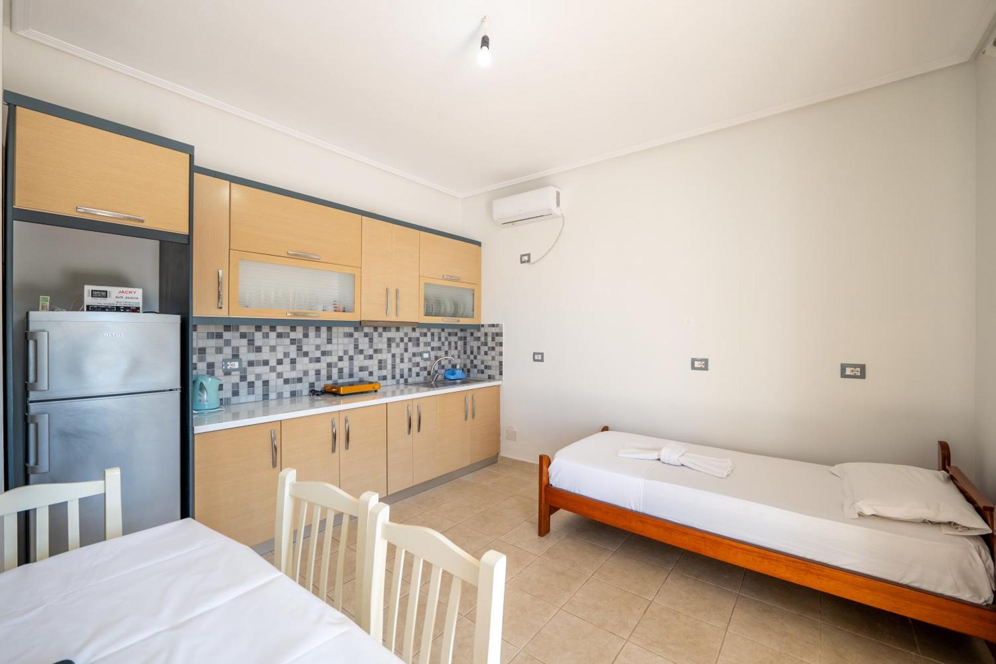 Vila Celi Sarandë Exteriör bild