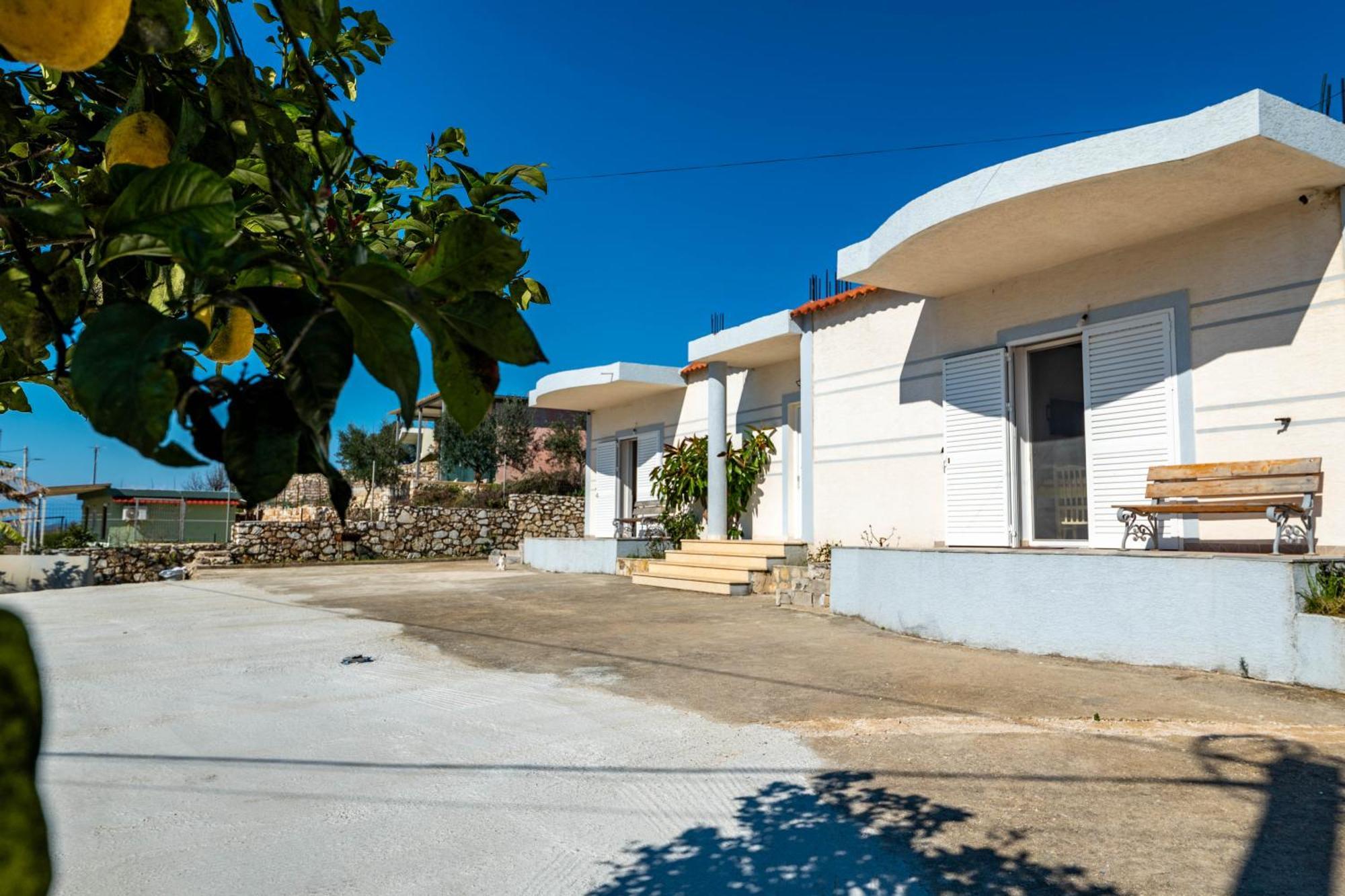 Vila Celi Sarandë Exteriör bild