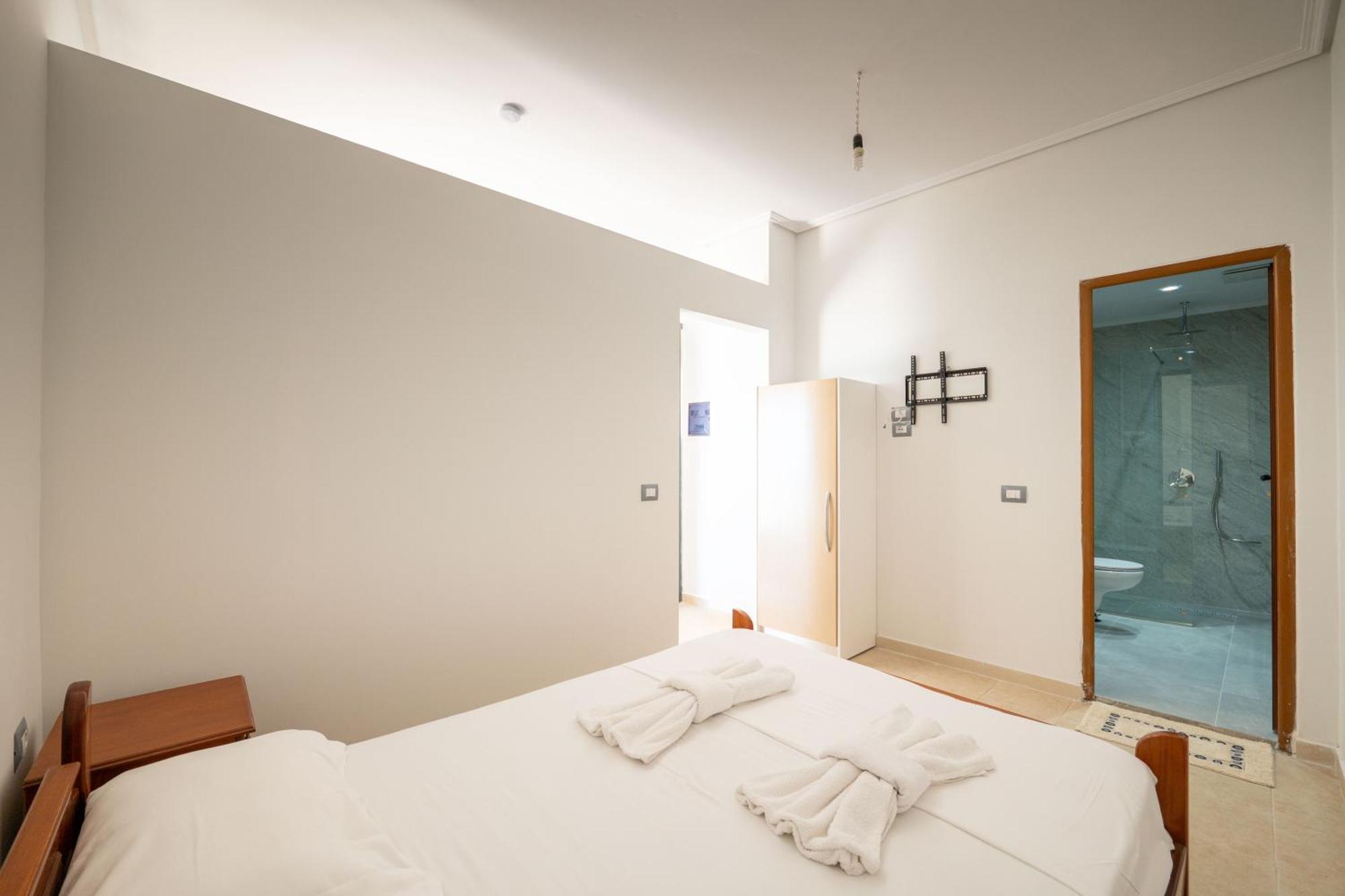 Vila Celi Sarandë Exteriör bild