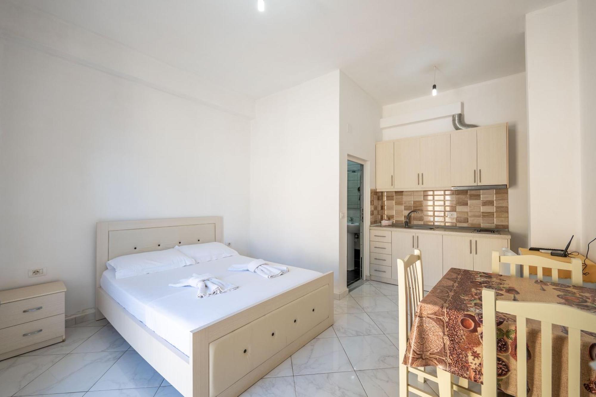 Vila Celi Sarandë Exteriör bild