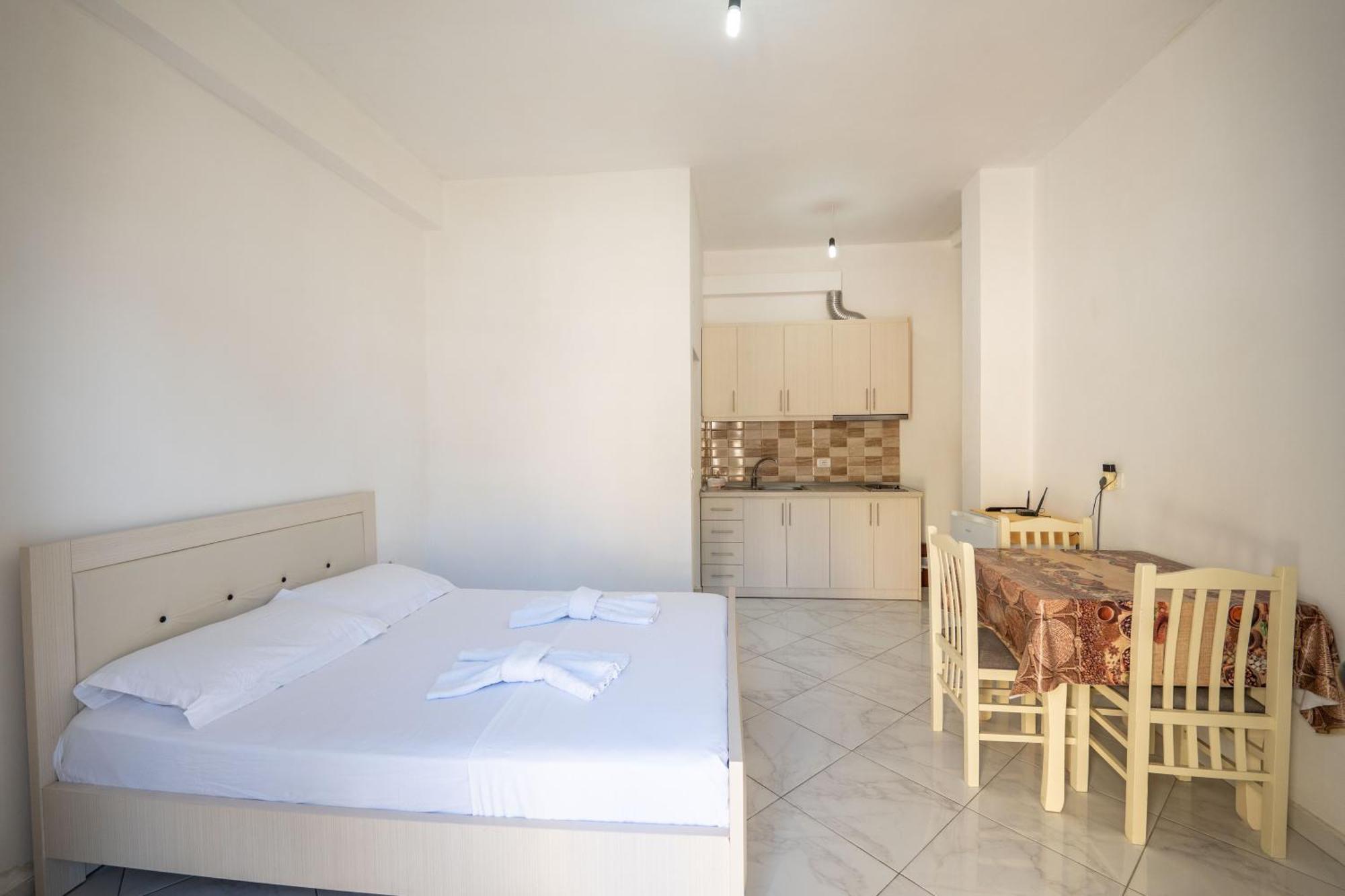 Vila Celi Sarandë Exteriör bild