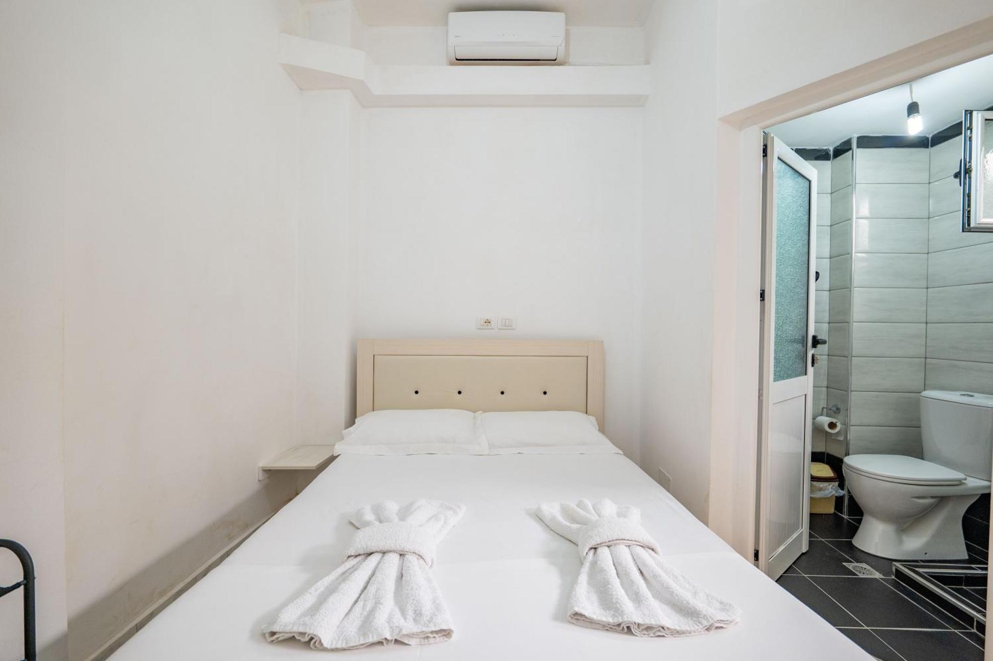 Vila Celi Sarandë Exteriör bild
