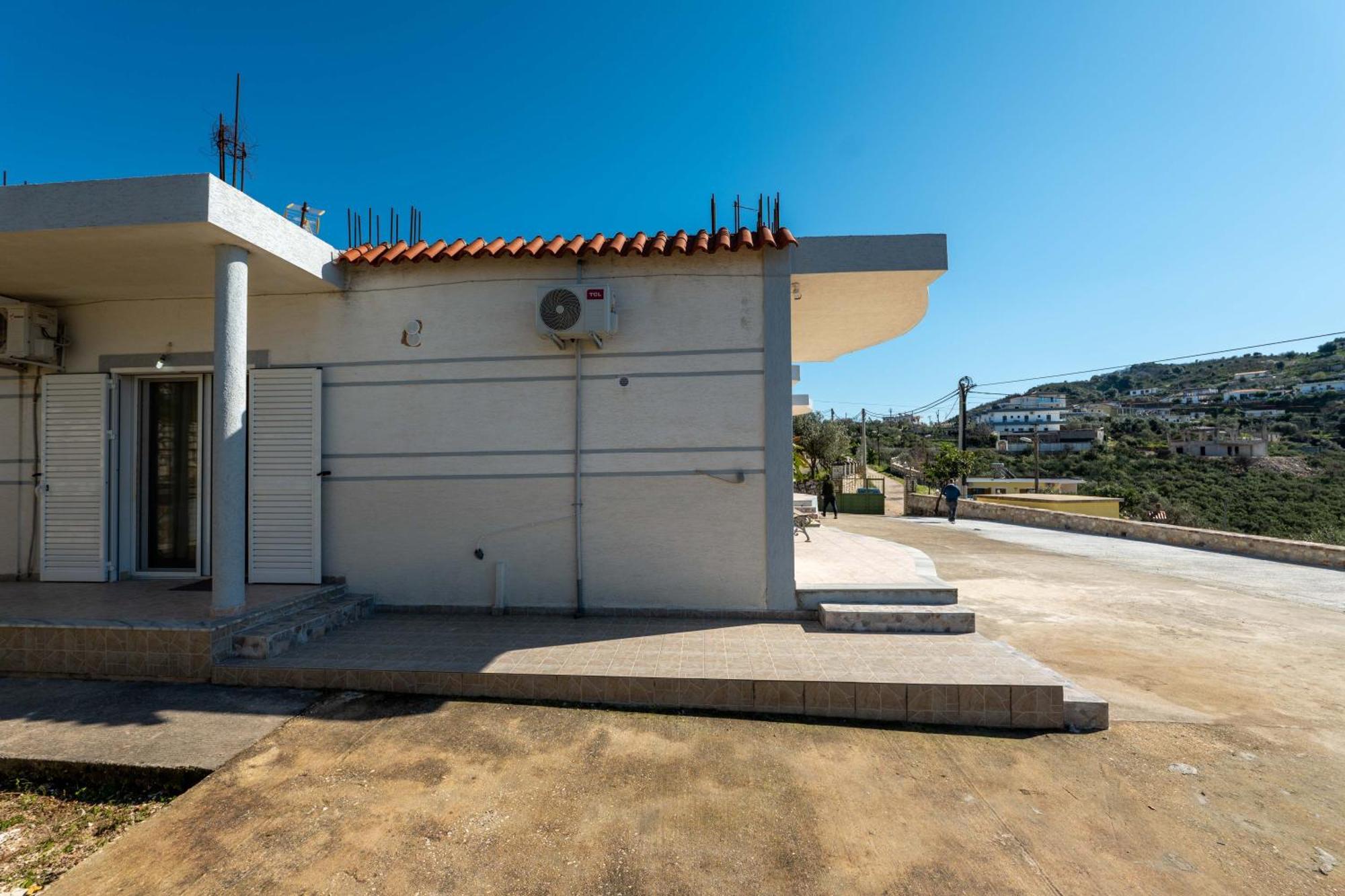 Vila Celi Sarandë Exteriör bild