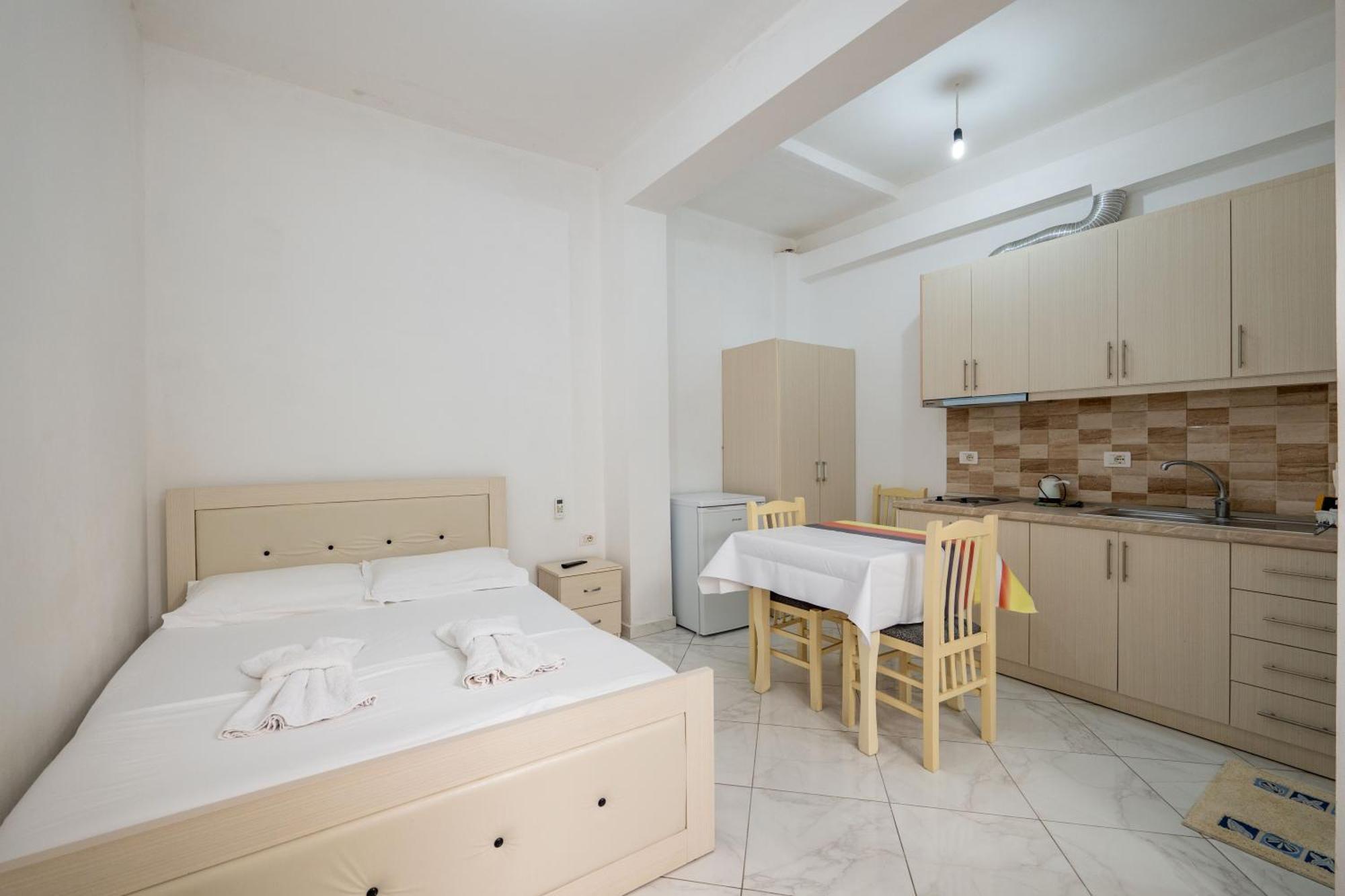 Vila Celi Sarandë Exteriör bild