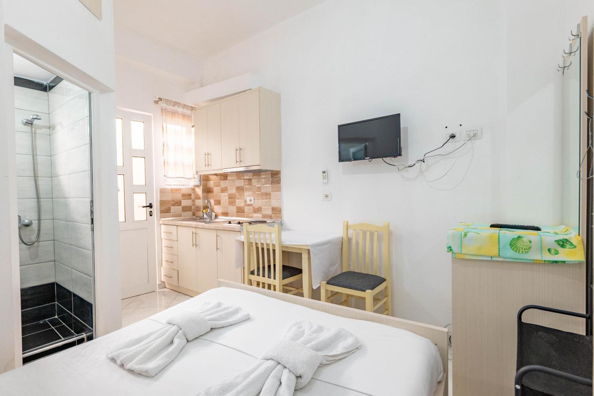 Vila Celi Sarandë Exteriör bild