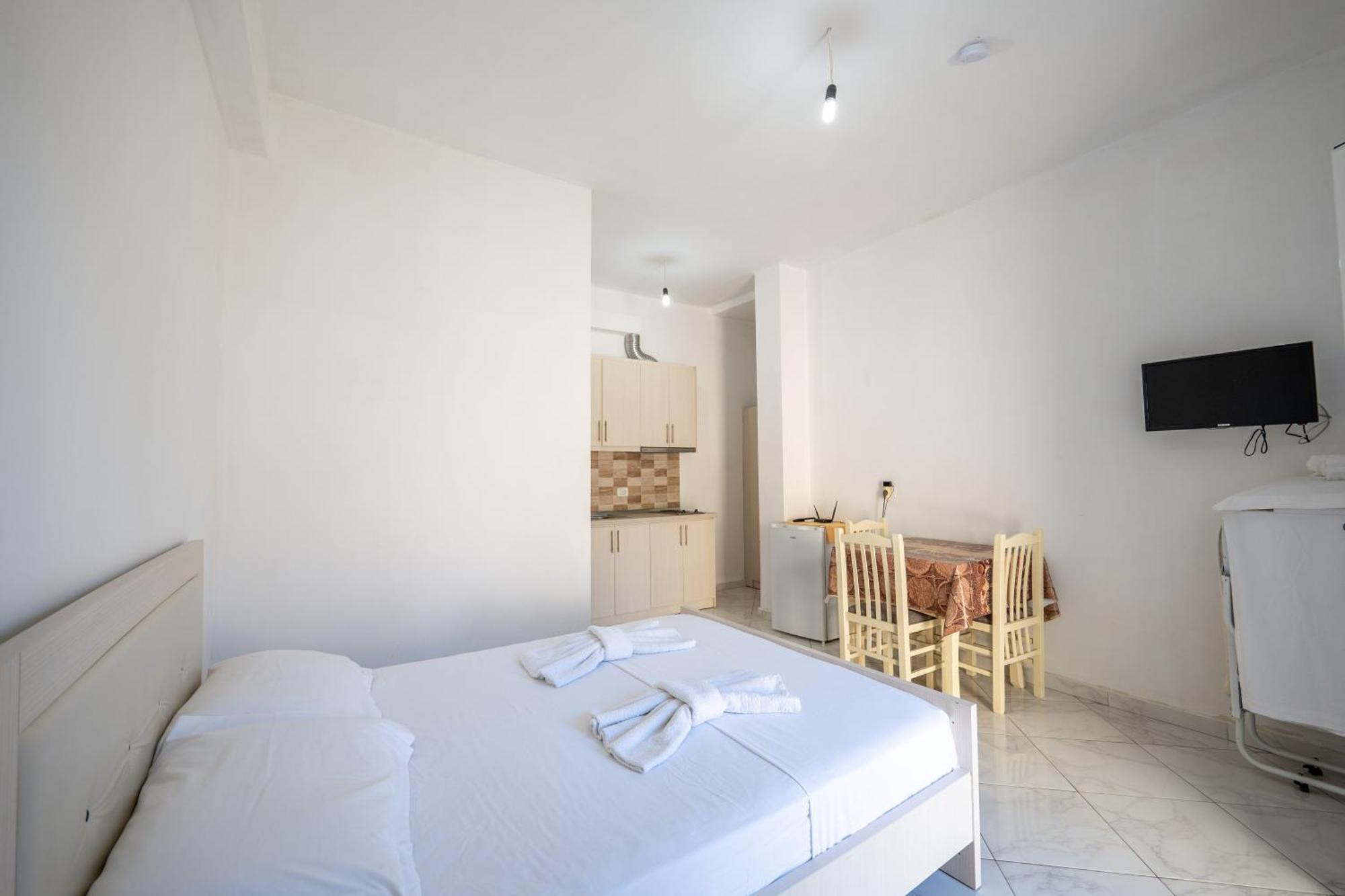 Vila Celi Sarandë Exteriör bild