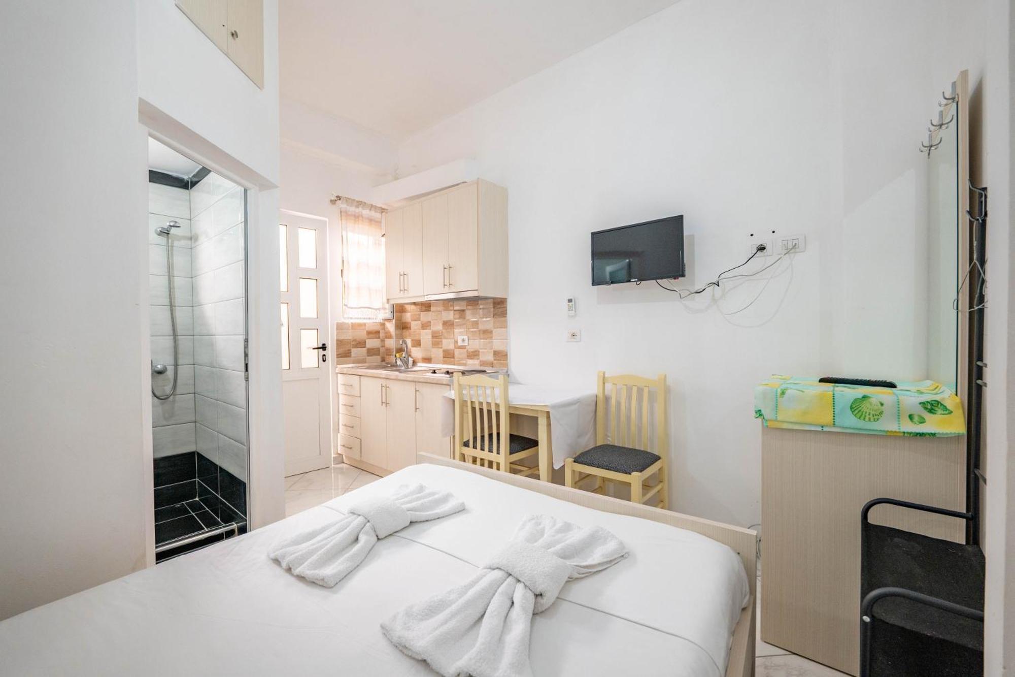 Vila Celi Sarandë Exteriör bild