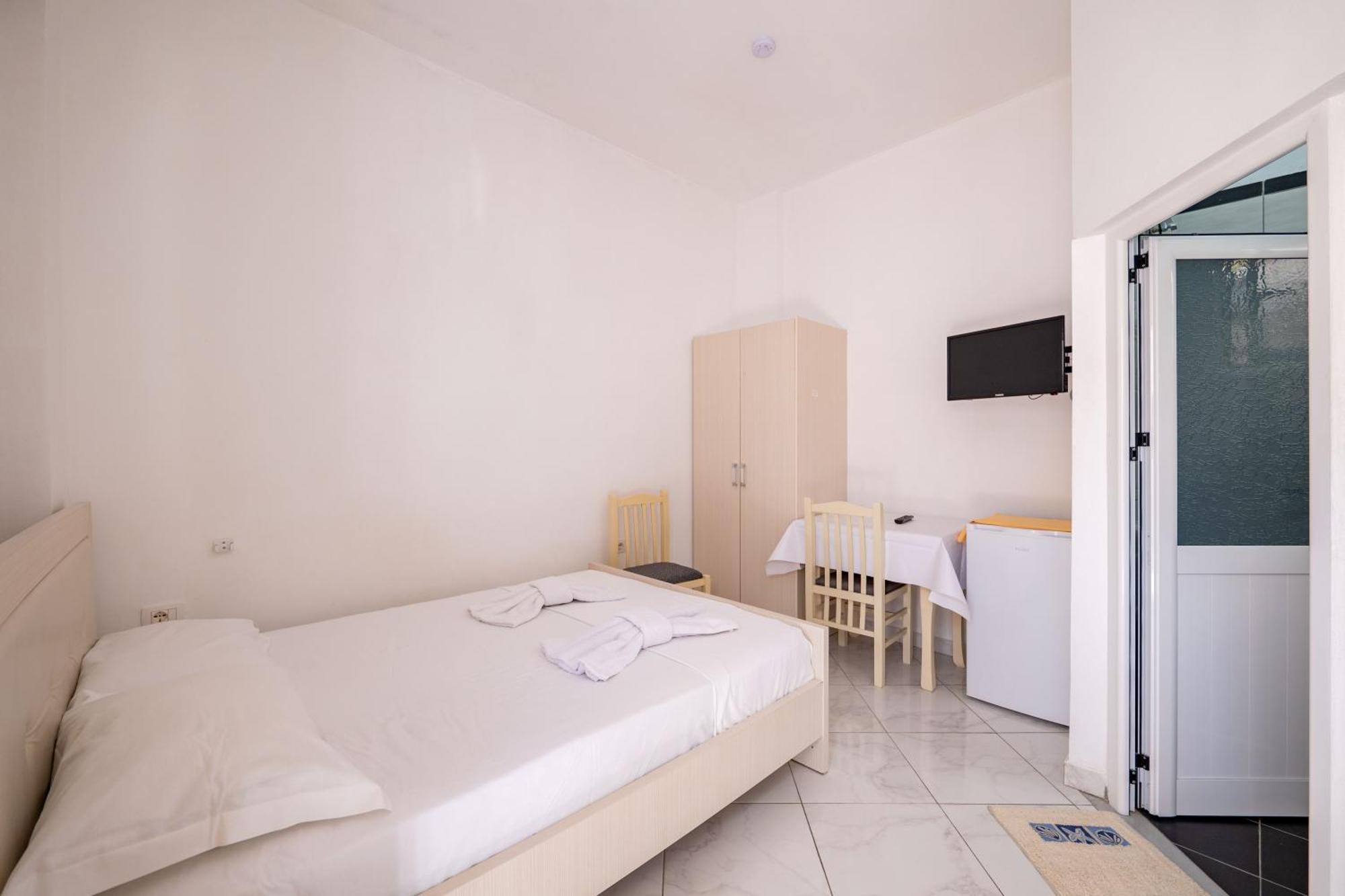 Vila Celi Sarandë Exteriör bild