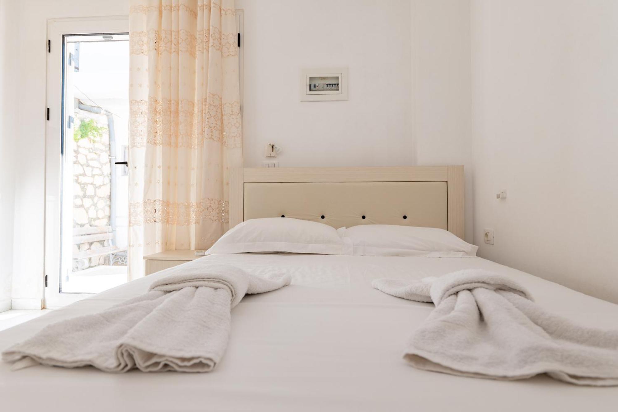 Vila Celi Sarandë Exteriör bild