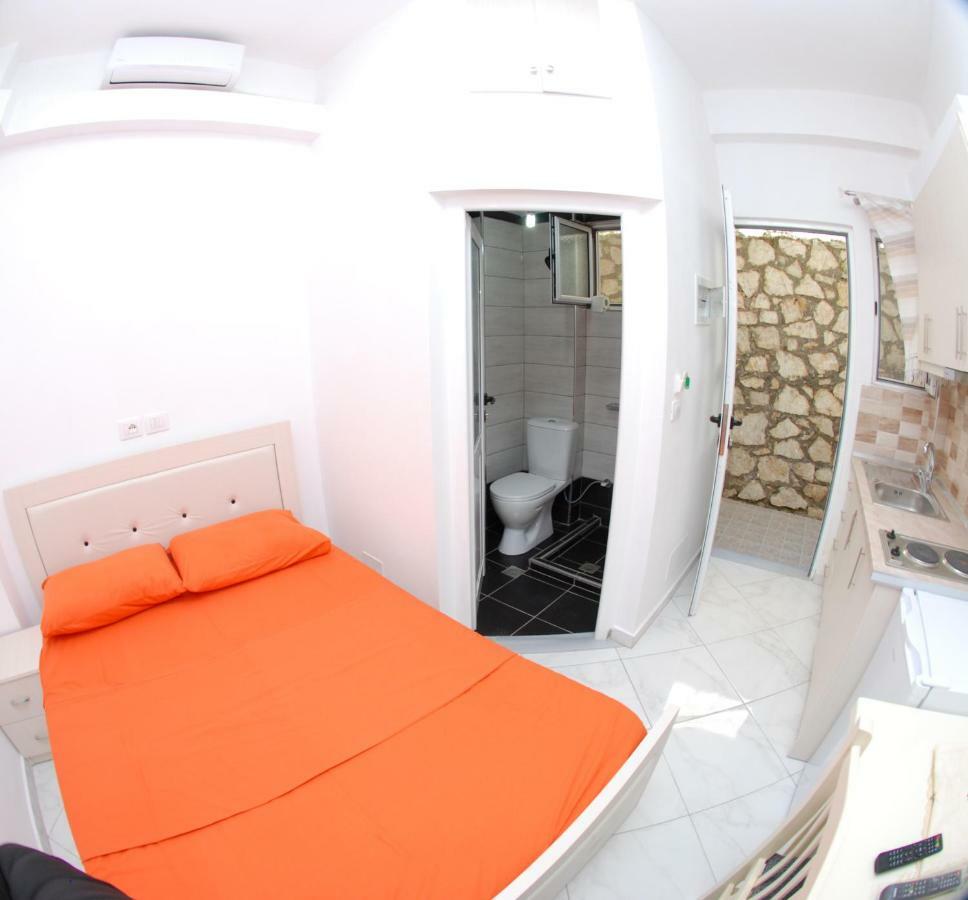 Vila Celi Sarandë Exteriör bild